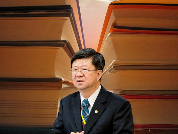 吳思華是一位不適任的教育部長 