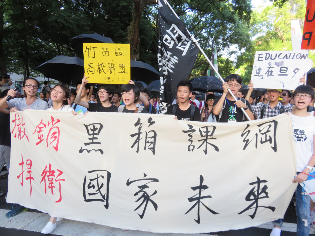 高中生挺身反黑箱課綱 周婉窈:這是戰後歷史第一次