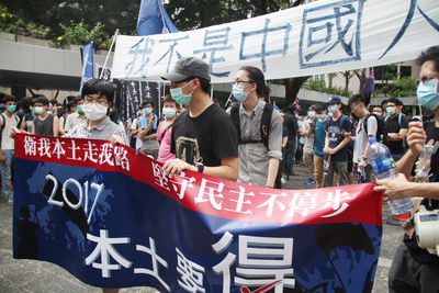 香港政改表決前夕，民調翻轉